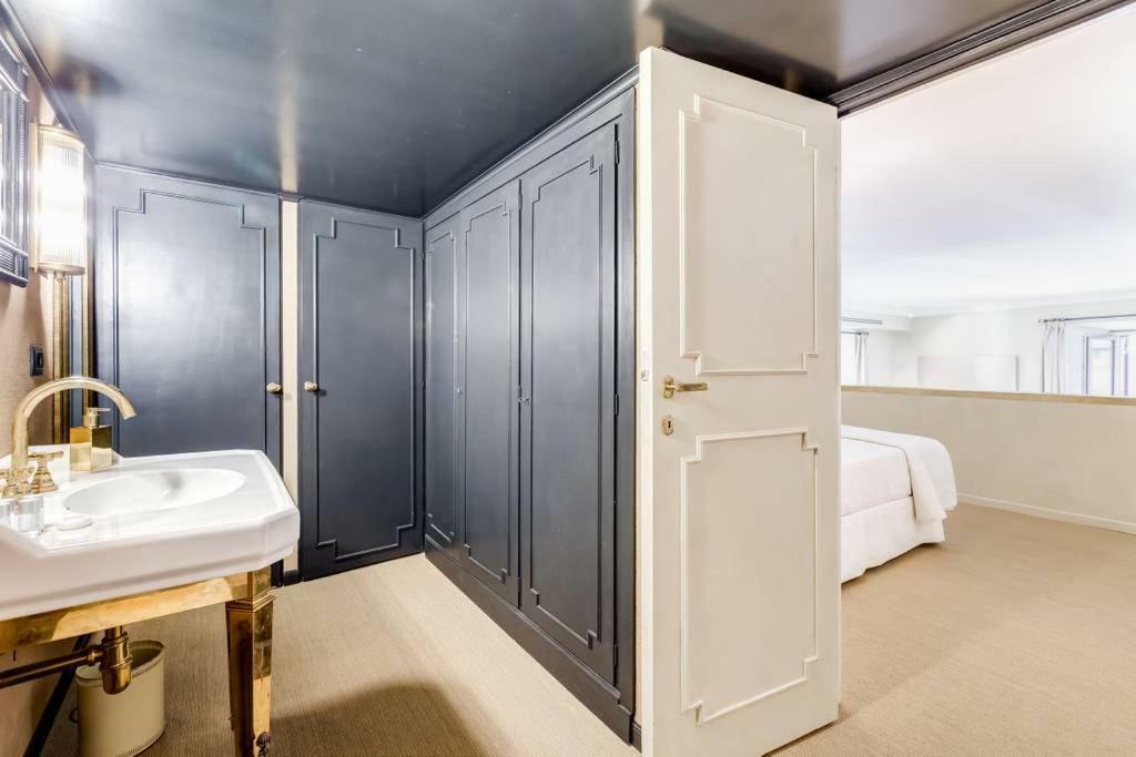 Ferienhaus Luxurious Loft Facing The Pantheon *